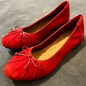 Red Clark ballet flats